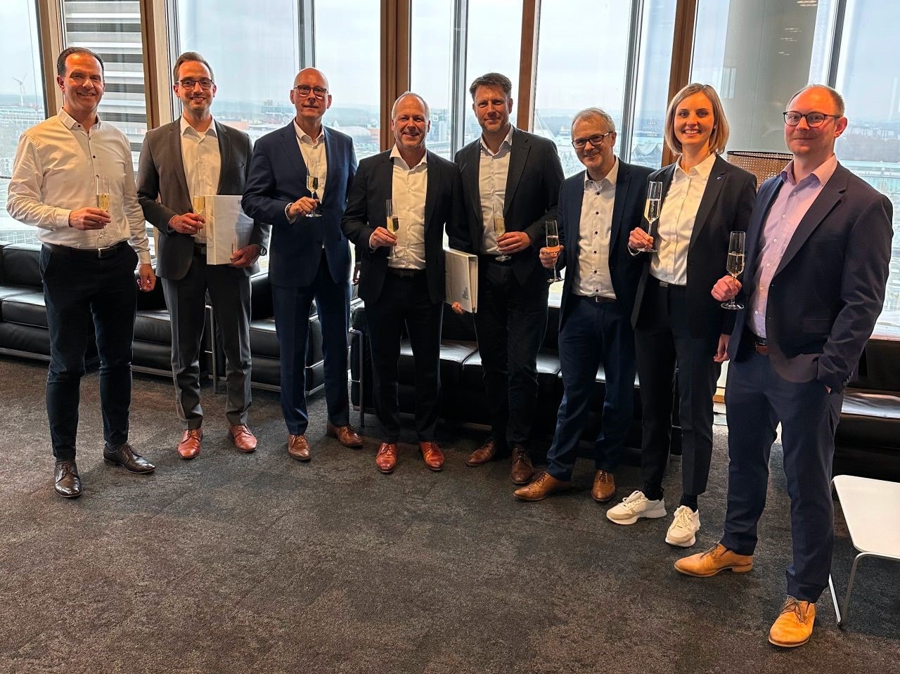 vertragsunterzeichnung_axians